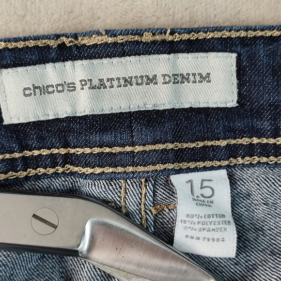CHICO'S Platinum Denim Cropped Stretchy High-Rise Jeans LIKE NEW            #122 - Picture 7 of 12